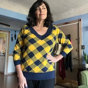Unique Vintage gold & blue plaid v neck sweater Sz L